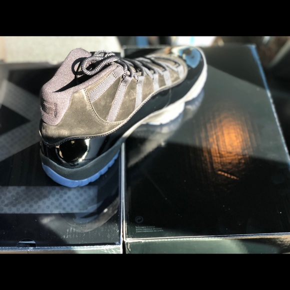 Jordan Retro 11 Cap and Gowns main image 4